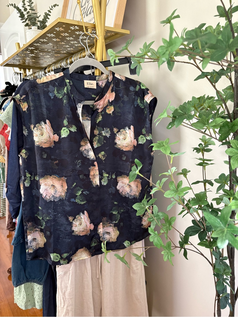 Elie Tahari Navy Floral Keyhole Blouse